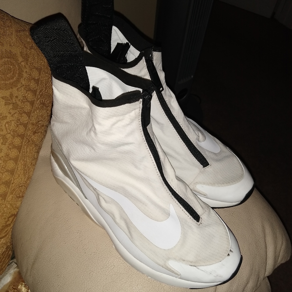 Nike athletic ladies shoes